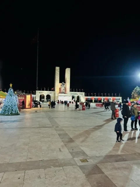 Didim Kent Meydanı Yılbaşı Gecesine Hazırlandı