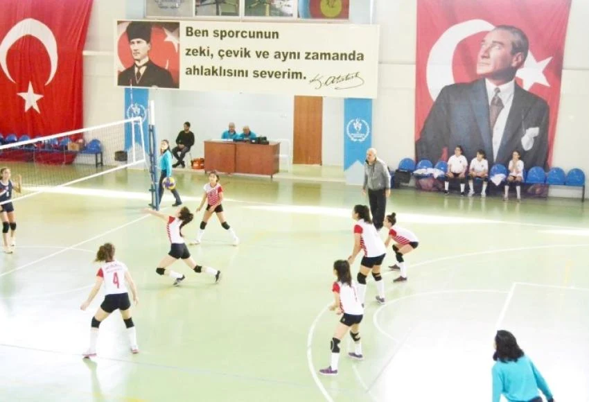 Midi Kızlar Liderlik Maçına Çıkacak