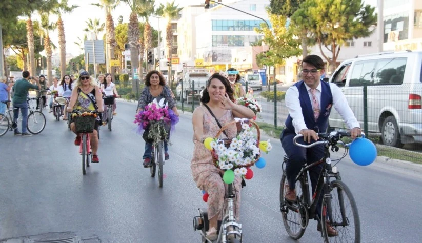 Didimde Egzoz Kokusuna Karşı Parfüm Kokusu Yolları Saracak