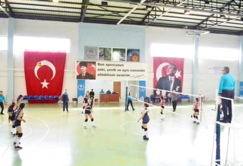 Midi Kızlar Liderlik Maçına Çıkacak