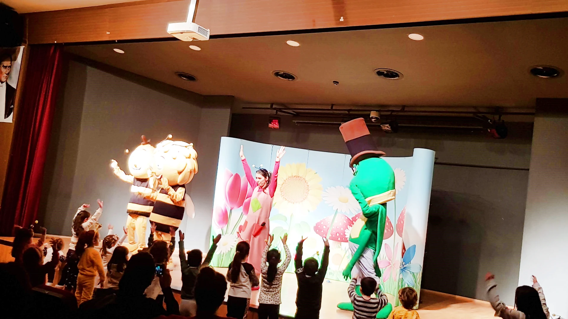 Arı Maya Show Çocuk Müzikali
