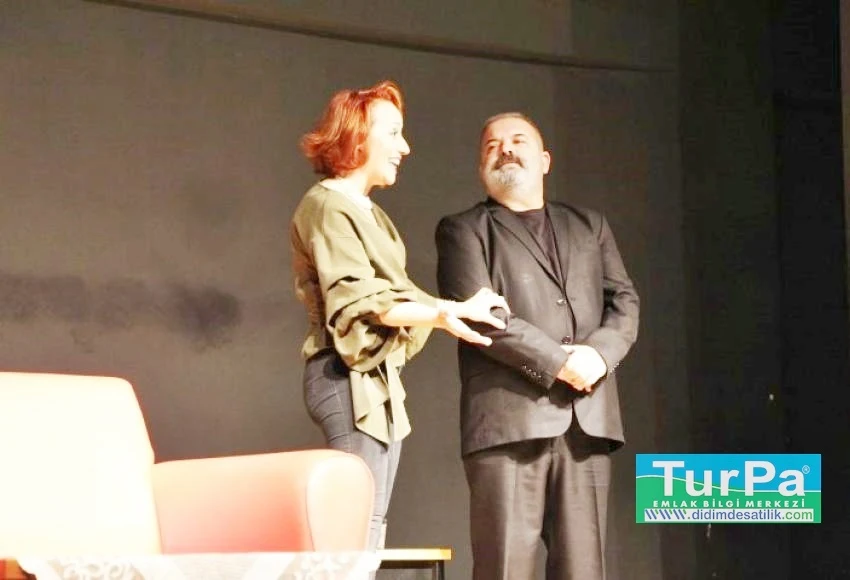 Didimde 'Vay Sen Misin Ben Olan' Adlı Tiyatro Sahnelendi