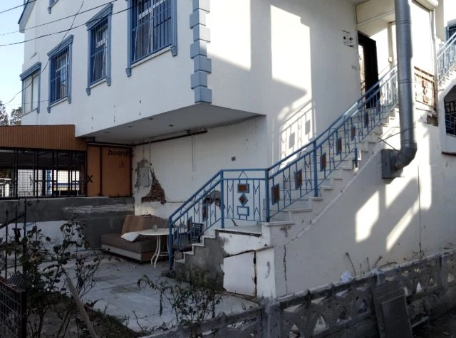 Didim'de iki binada hasar oluştu