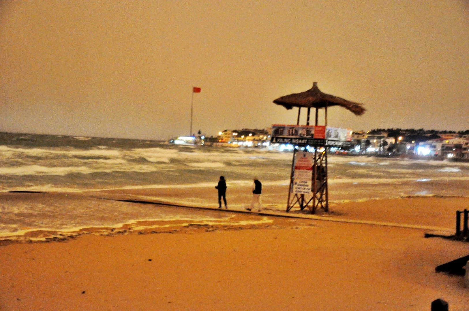 Altınkumda deniz dalgalandıkca dalgalandı (2)