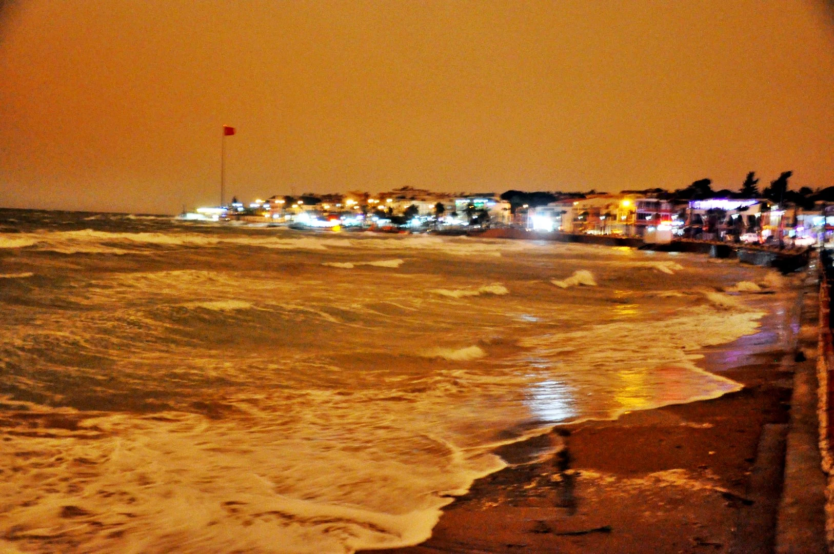 Altınkumda deniz dalgalandıkca dalgalandı (4)