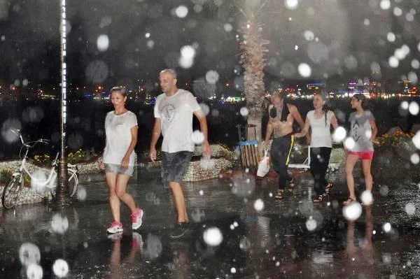 Didimde Yaz Yağmuru Sürprizi