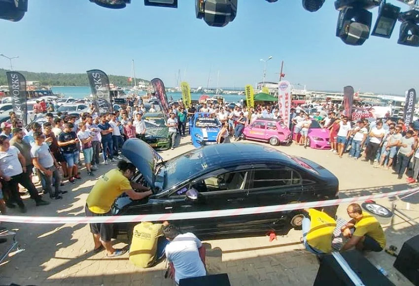 Modifiye Otomobil Tutkunları Didim’de Buluştu
