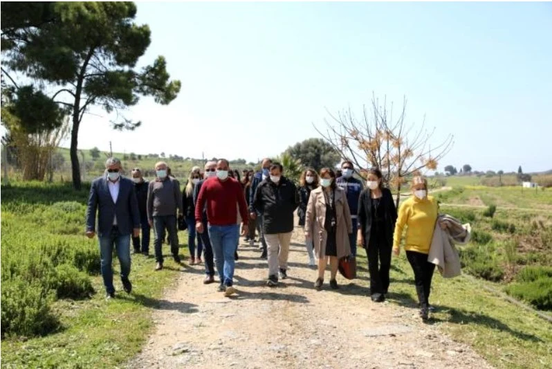 Akköy Serası Ziyaretçilerden İlgi Görüyor