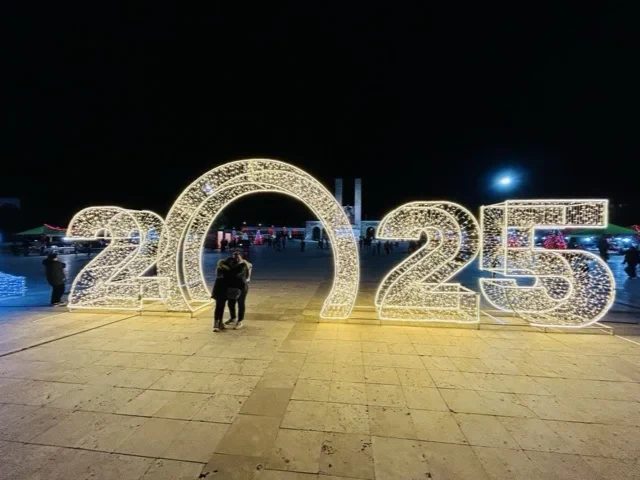 Didim Kent Meydanı Yılbaşı Gecesine Hazırlandı