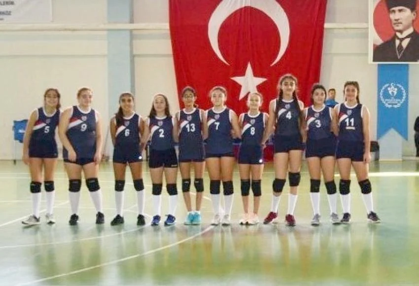 Midi Kızlar Liderlik Maçına Çıkacak