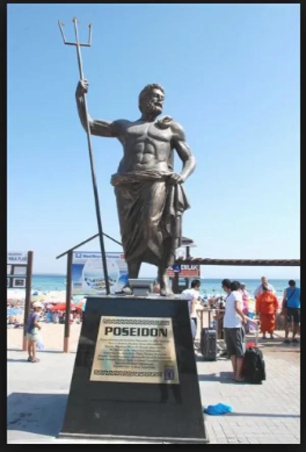 Aydın Didim İlçesinde Deniz Tanrısı Poseidon Heykeli Devrildi