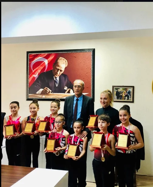 Didimli Minik Cimnastikçiler Ödüllerini Aldılar