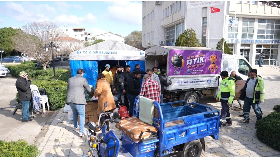 Didim Deprem Bölgesine Yardım Elini Uzattı