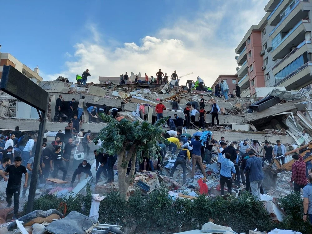 İzmir'de 6,6 büyüklüğünde deprem!