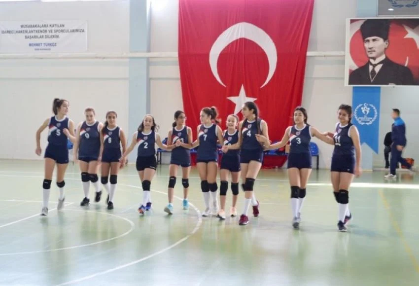 Midi Kızlar Liderlik Maçına Çıkacak