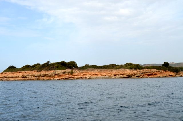 Aydın’ın Didim ilçesindeki Tavşan Adası’nda, su altında liman kalıntıları bulundu.